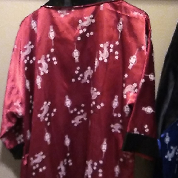 Robes - Picture 1 of 3